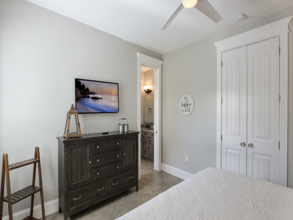 Six Bedroom Luxury Vacation Rental Anna Maria with Pool